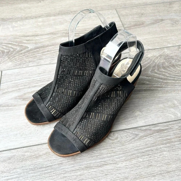 Vince Camuto  Keannie Leather Open toe Stacked Block Heel Sandal - Picture 1 of 13
